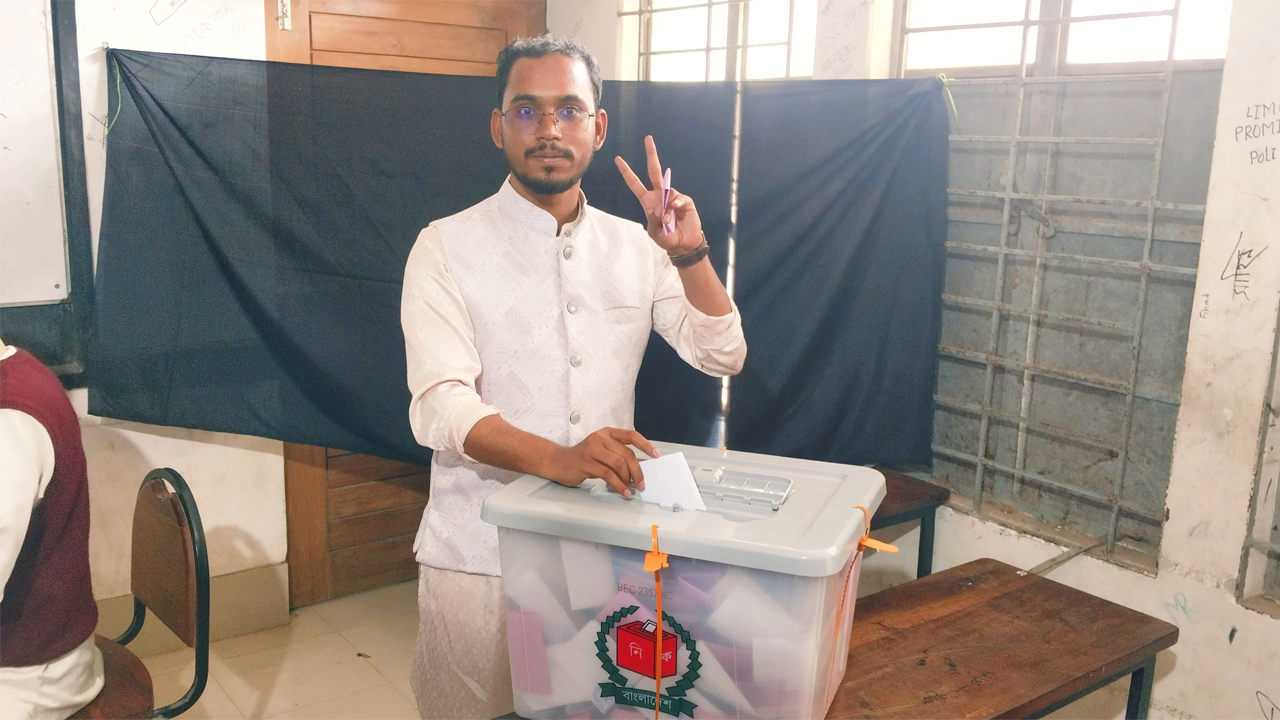 নিজ আসনে ভোটা দিলেন হান্নান মাসউদ