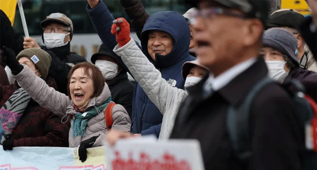 পারমাণবিক বিদ্যুৎকেন্দ্র পুনরায় চালুর বিরোধিতা করে বিক্ষোভ স্থানীয়দের