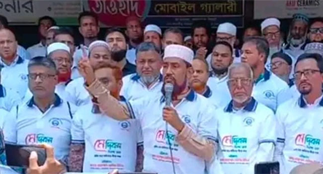 শ্রমিক সমাবেশে বক্তব‍্য রাখছেন সেলিম উদ্দিন