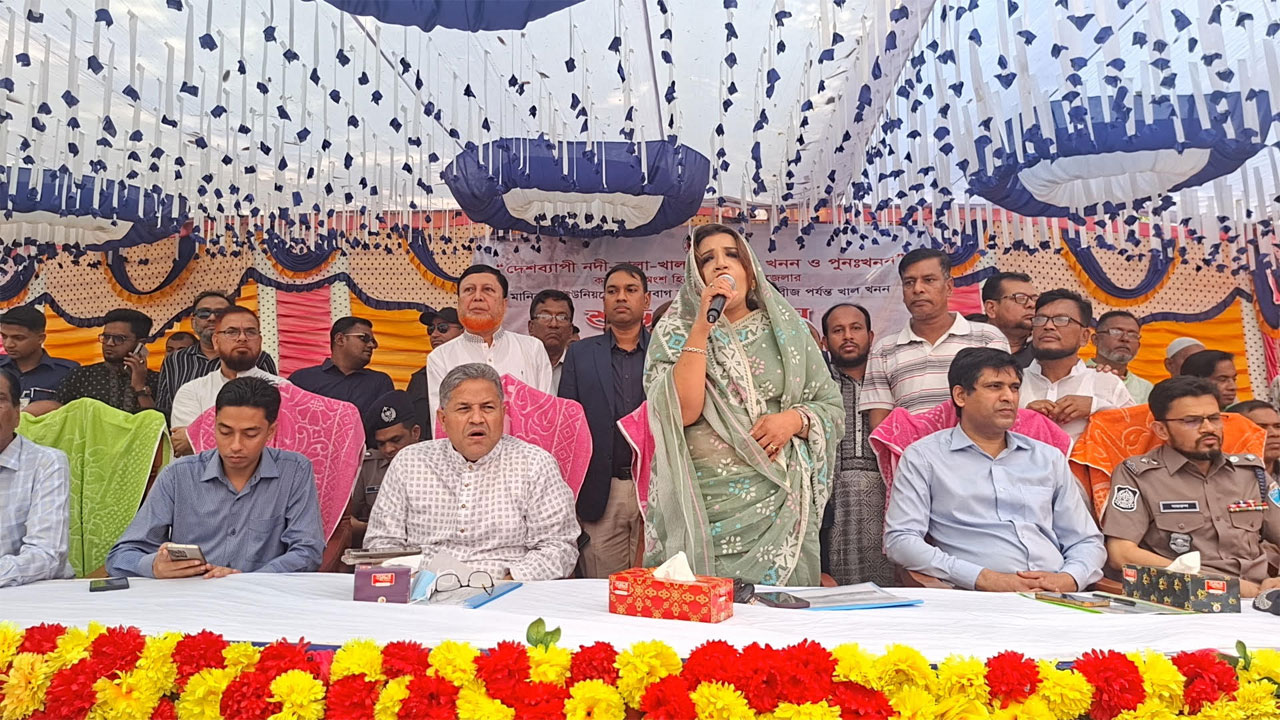 কথা বলছেন শামা ওবায়েদ ইসলাম