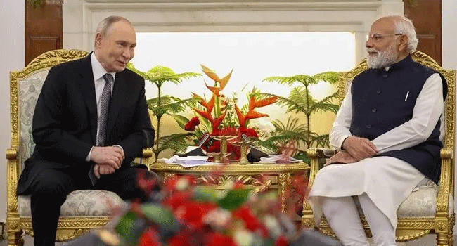 একান্ত বৈঠকে পুতিন ও মোদি