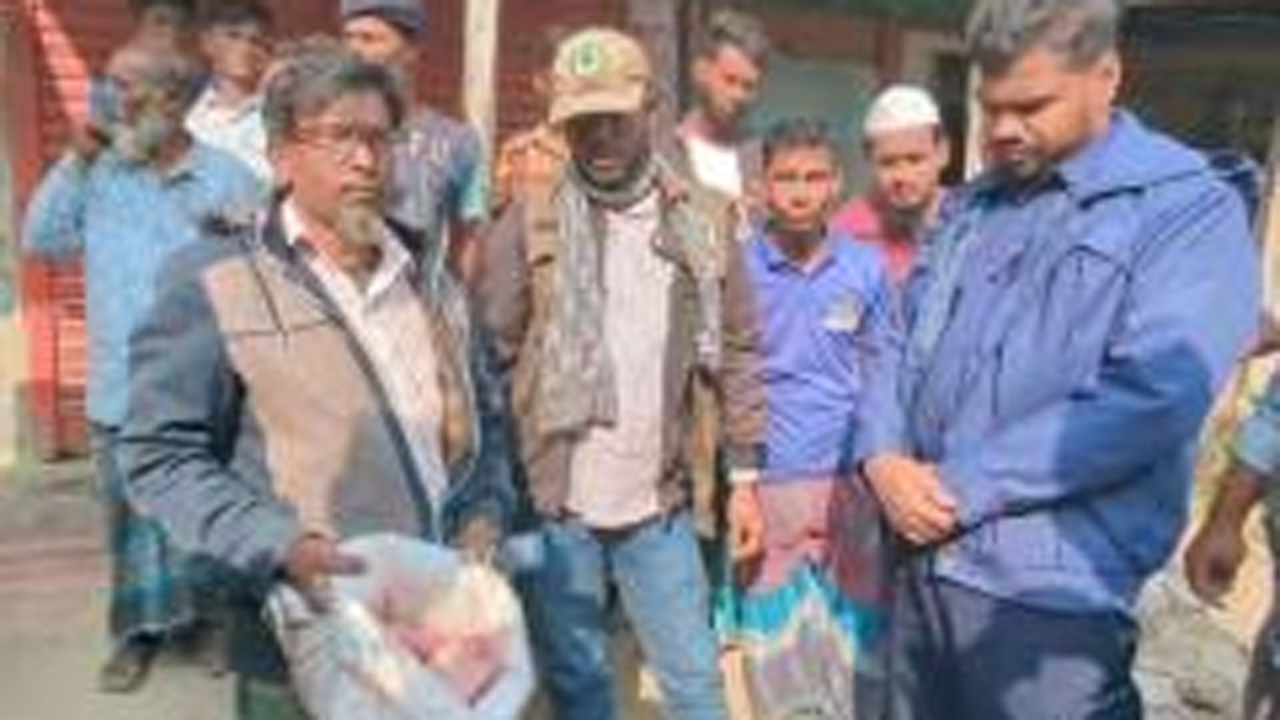 হরিণের গোশতসহ আটক ব্যক্তি