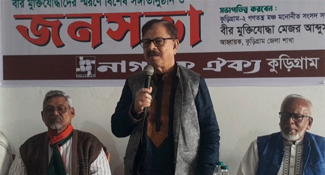কার্যালয় উদ্বোধনী অনুষ্ঠানে বক্তব্য রাখছেন মাহমুদুর রহমান মান্না