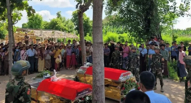 সাগাইং অঞ্চলে ওই হামলায় দুই ডজন মানুষ নিহত হয়েছে