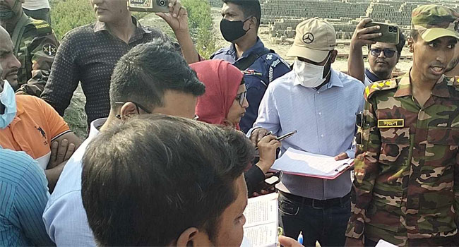 গৌরীপুরে ভ্রাম্যমাণ আদালতের সদস্যদের ওপর হামলা
