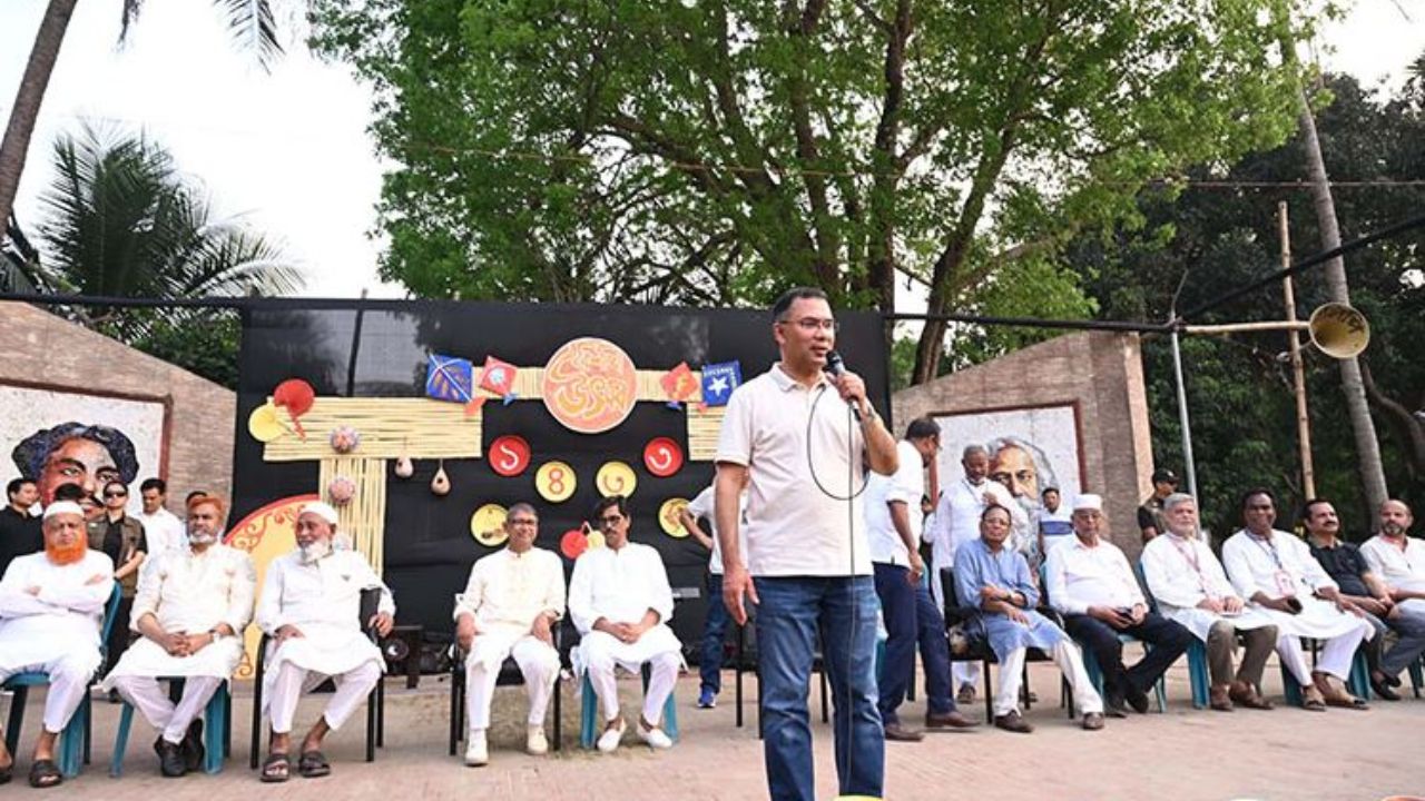 মওলানা ভাসানী বিজ্ঞান ও প্রযুক্তি বিশ্ববিদ্যালয়ের ক্যাম্পাসে শিক্ষার্থীদের সমাবেশে বক্তব্য দেন প্রধানমন্ত্রী তারেক রহমান
