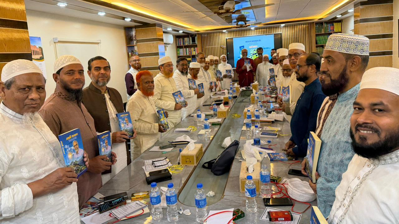 মেজর (অব.) আখতারুজ্জামানের ‘আগামী বাংলাদেশ’ বইয়ের মোড়ক উন্মোচন অনুষ্ঠান