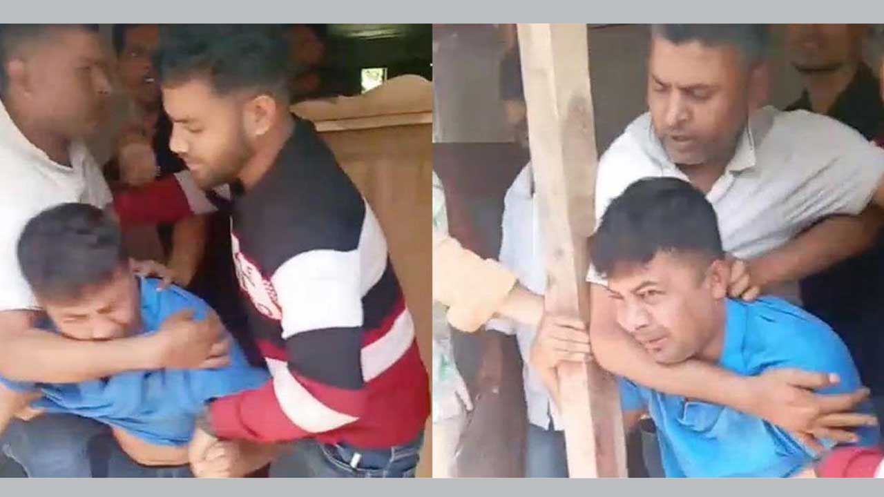 উজিরপুরে হারতা স্কুল অ্যান্ড কলেজের শিক্ষক উত্তম কুমারকে স্বেচ্ছাসেবক দল নেতা সিরাজুল ইসলাম ফরাজীর নেতৃত্বে মারধরা করা  হয়