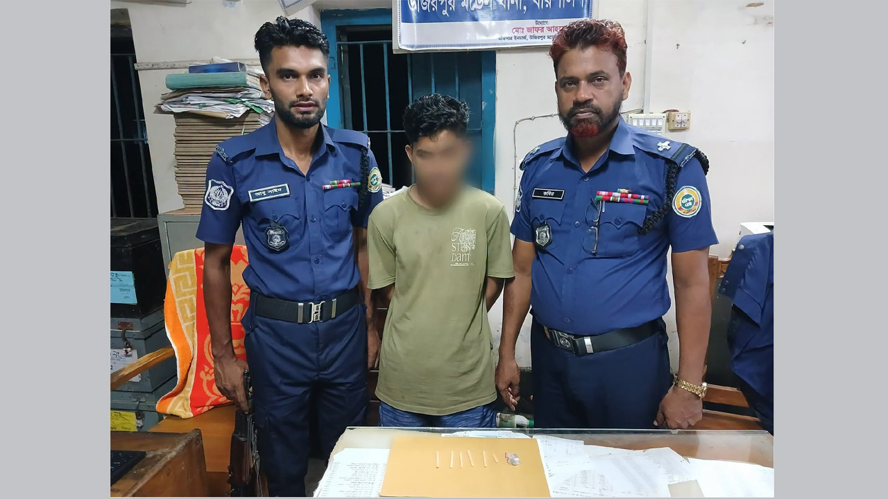 উজিরপুরে ইয়াবাসহ গ্রেফতার হৃদয় বাড়ৈ (২২)