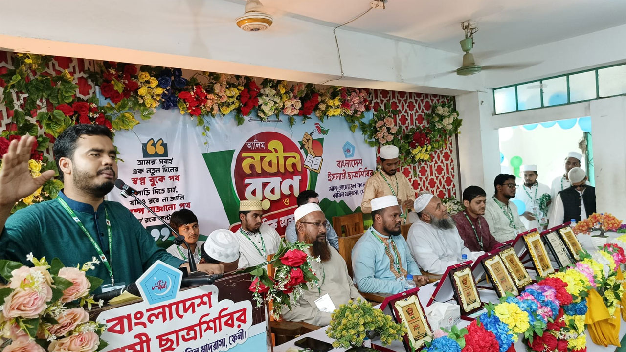 বক্তব্য রাখছেন চাকসু ভিপি ইব্রাহিম হোসেন রনি