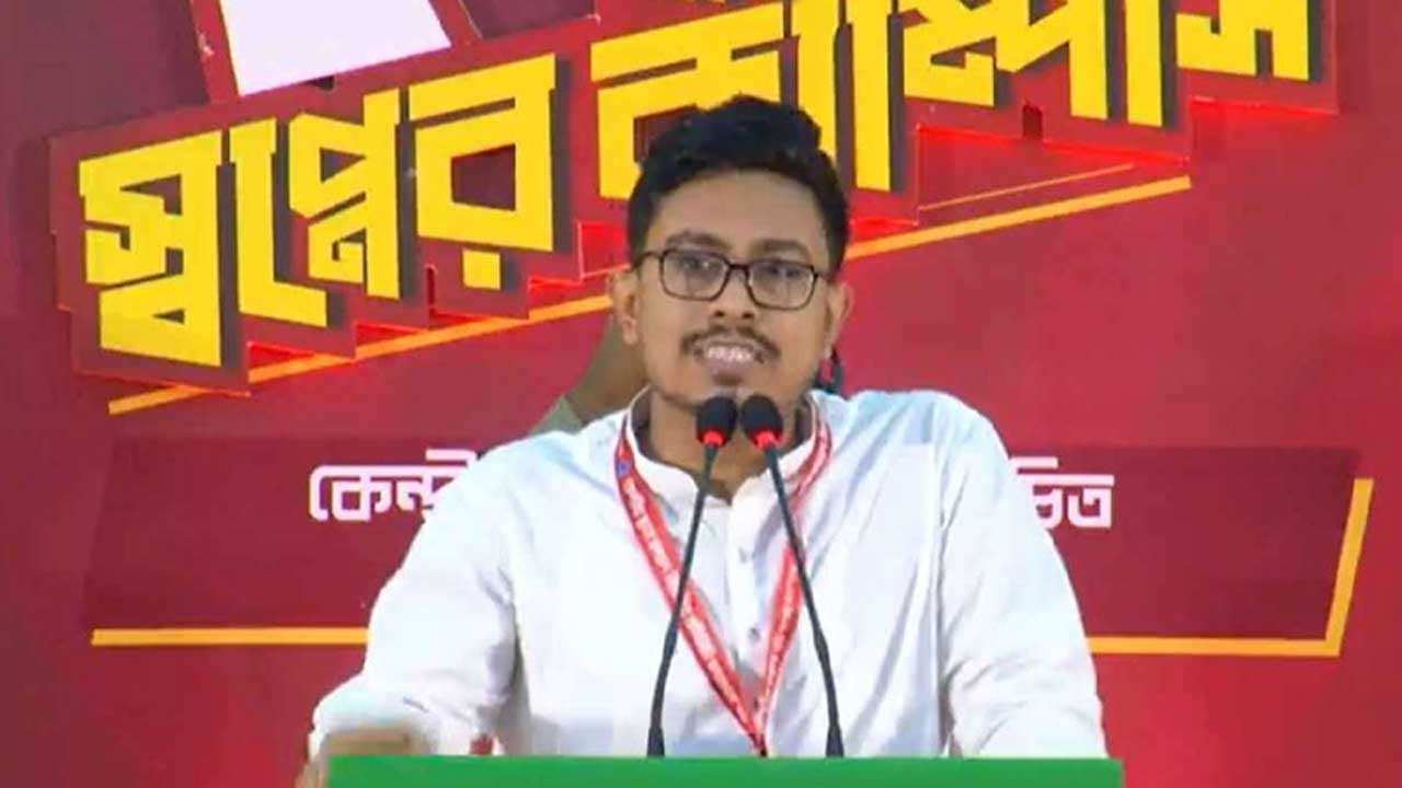 বাংলাদেশ-চীন মৈত্রী সম্মেলন কেন্দ্রে ইসলামী ছাত্রশিবির আয়োজিত কেন্দ্রীয় ছাত্র সংসদ নির্বাচিত প্রতিনিধি সংবর্ধনা অনুষ্ঠানে বক্তব্য দেন ডাকসুর ভিসি সাদিক কায়েম