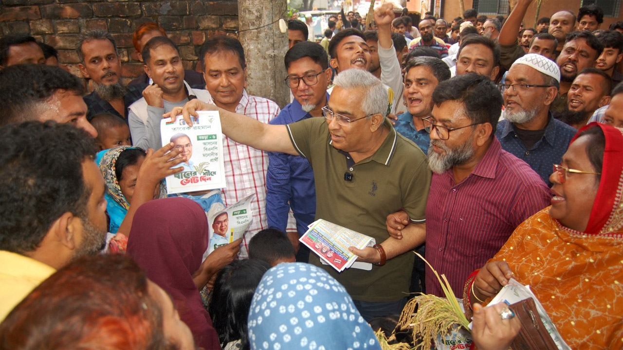 বগুড়ায় গণসংযোগে ভিপি সাইফুল ইসলাম