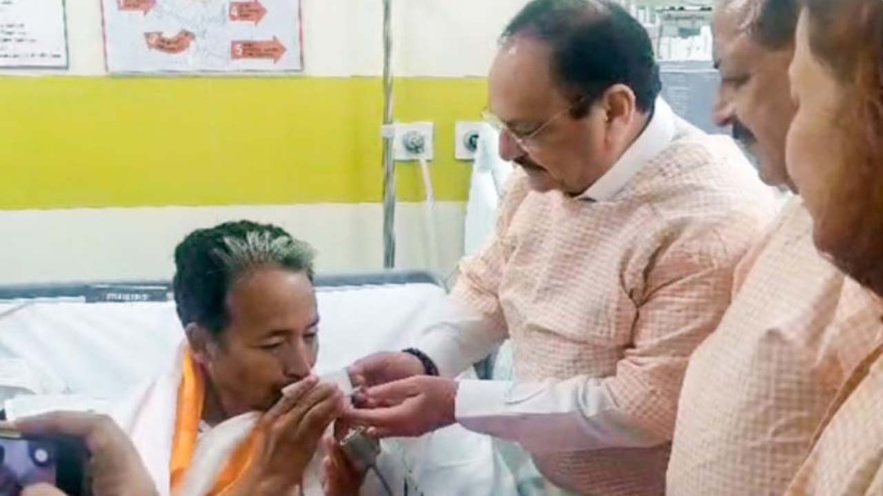 সোনাম ওয়াংচুক অনশন ভাঙছেন