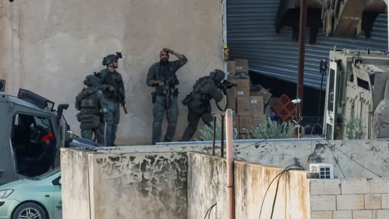 জেনিনে অভিযানের সময় ইসরাইলি সৈন্যরা