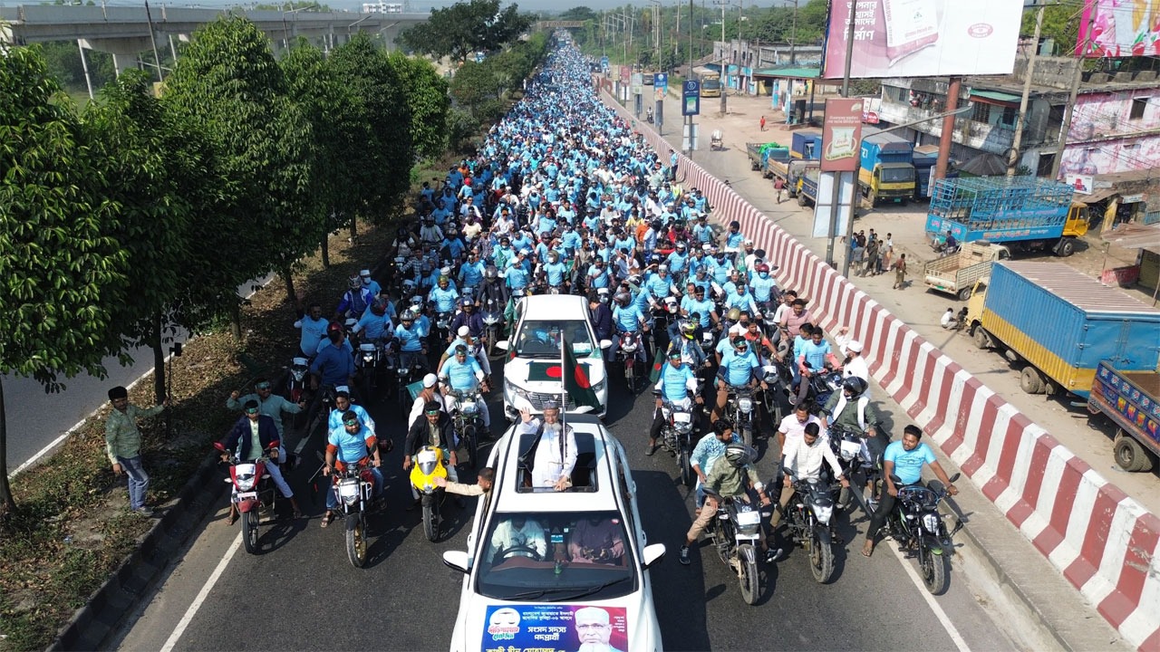 কুমিল্লা মহানগর জামায়াতের আমির কাজী দ্বীন মোহাম্মদের পক্ষে মোটরসাইকেল র‌্যালি