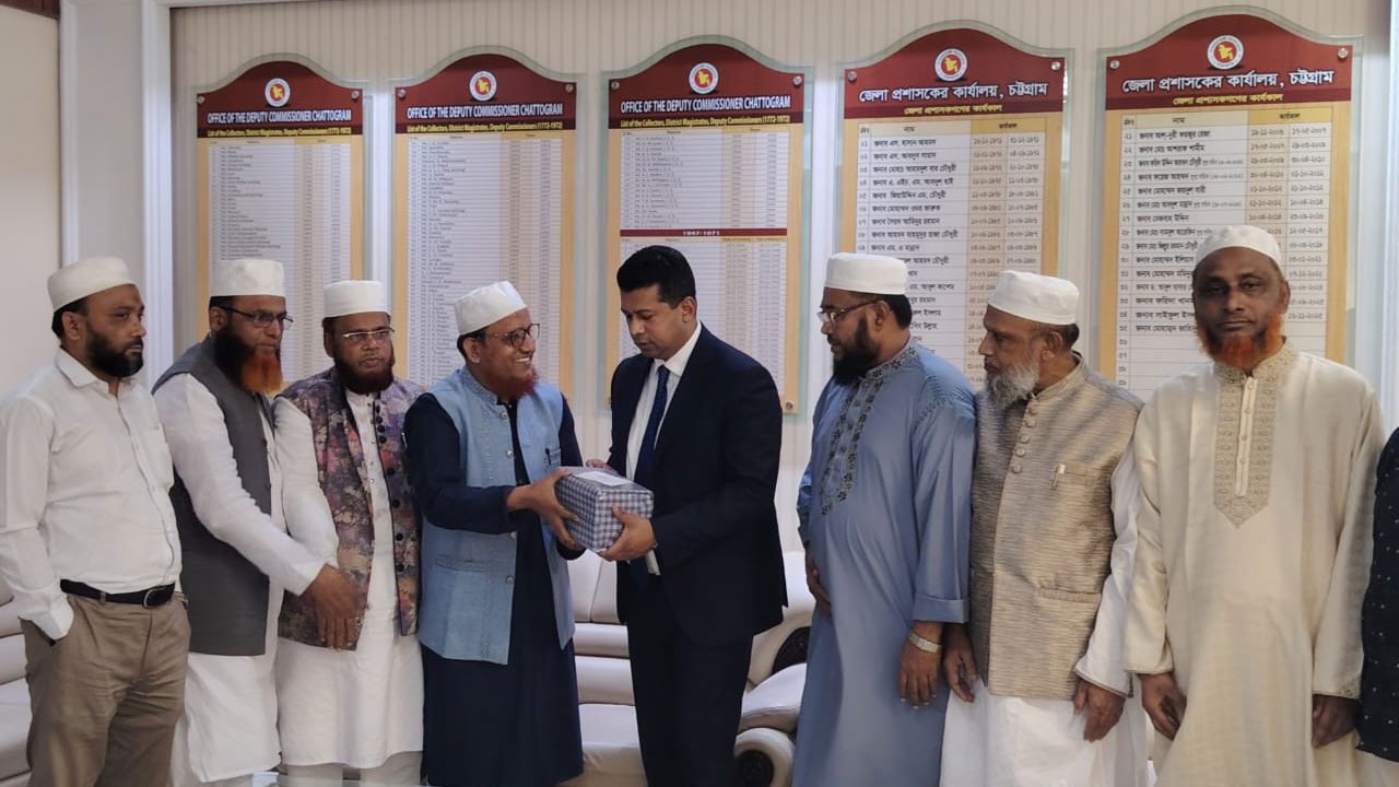 ডিসির সাথে জেলা জামায়াত নেতাকর্মীদের সৌজন্য সাক্ষাৎ