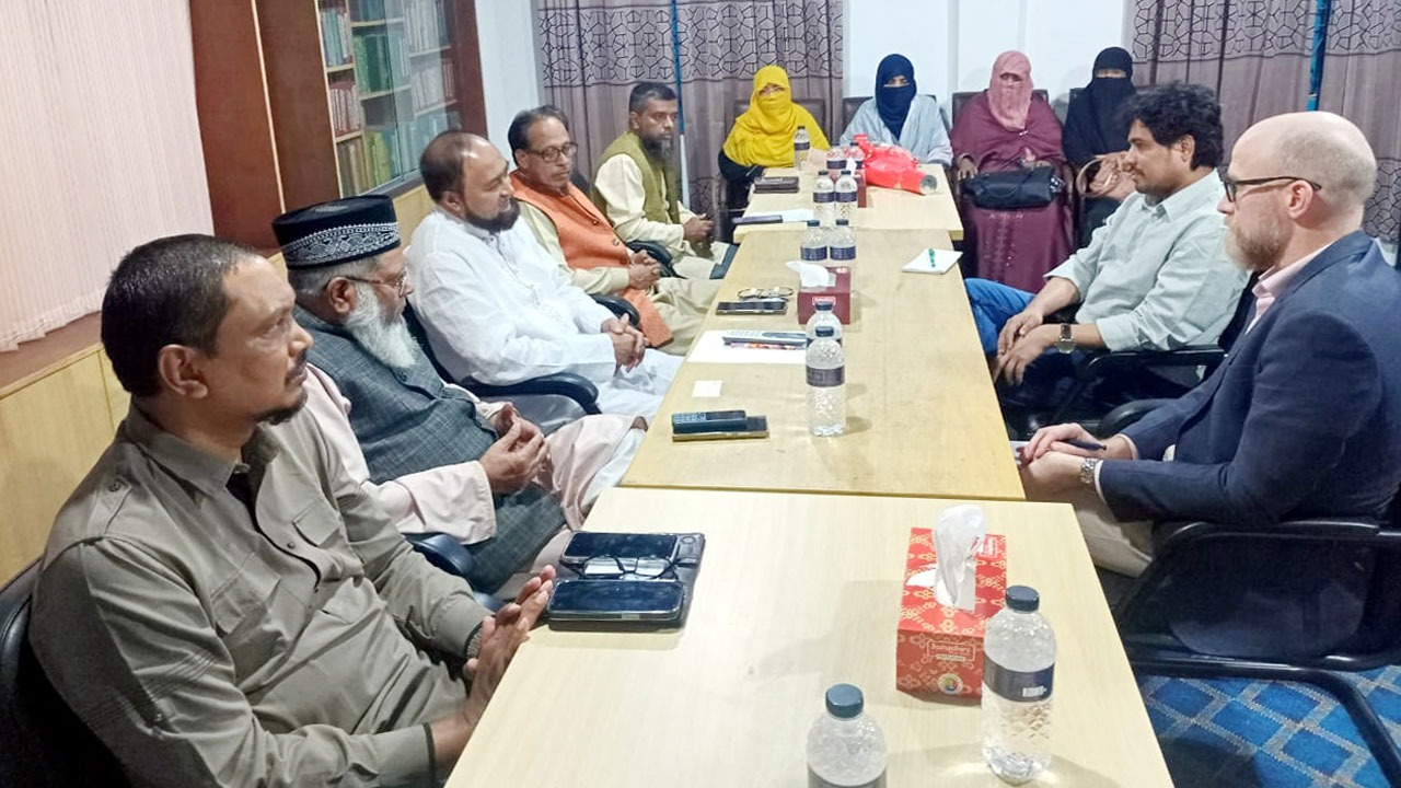 জামায়াত নেতাকর্মীদের সাথে মার্কিন দূতাবাস কর্মকর্তার সাক্ষাৎ