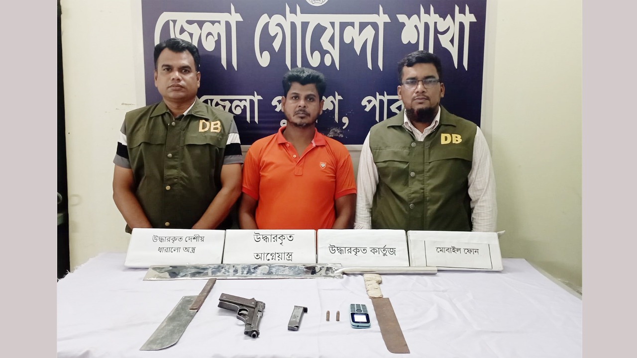 অস্ত্রসহ গ্রেফতার মো: আলম প্রামানিক ওরফে টেম্পু আলম