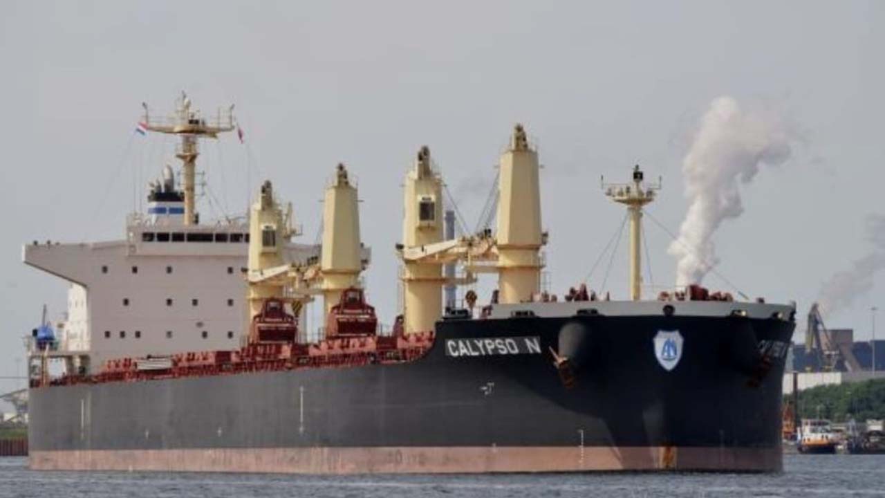 গম নিয়ে মোংলা বন্দরে পৌঁছেছে জাহাজ