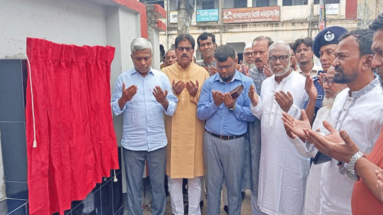 যশোর পৌরসভাকে জলাবদ্ধতামুক্ত করতে কাজ চলছে