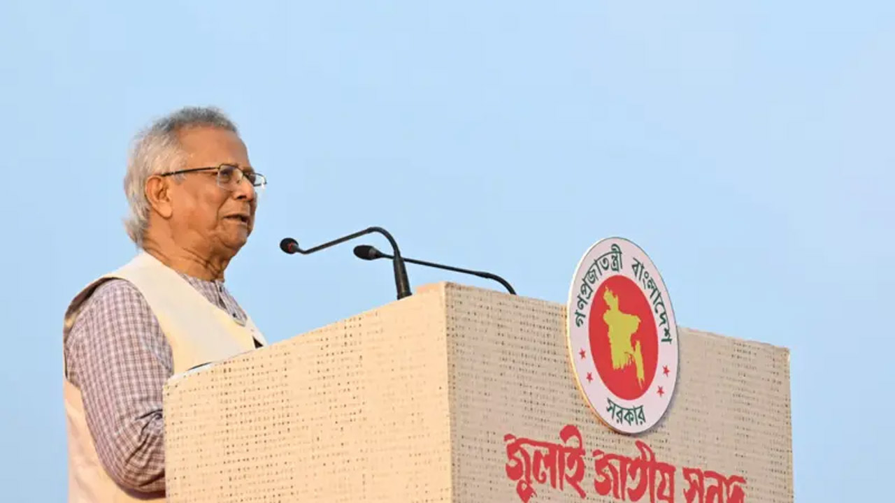 জুলাই সনদ স্বাক্ষর অনুষ্ঠানে বক্তব্য রাখছেন প্রধান উপদেষ্টা ড. মুহাম্মদ ইউনূস