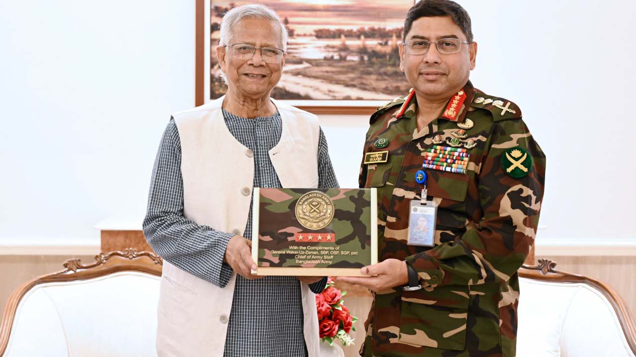 প্রধান উপদেষ্টা প্রফেসর ড. মুহাম্মদ ইউনূসের সাথে বিদায়ী সাক্ষাৎ করেছেন সেনাপ্রধান জেনারেল ওয়াকার-উজ-জামান