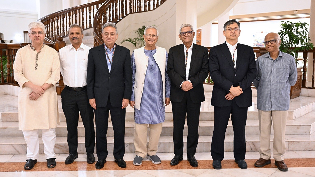 যমুনায় প্রধান উপদেষ্টা ড. মুহাম্মদ ইউনূসের সাথে বিএনপি নেতাদের সাক্ষাৎ