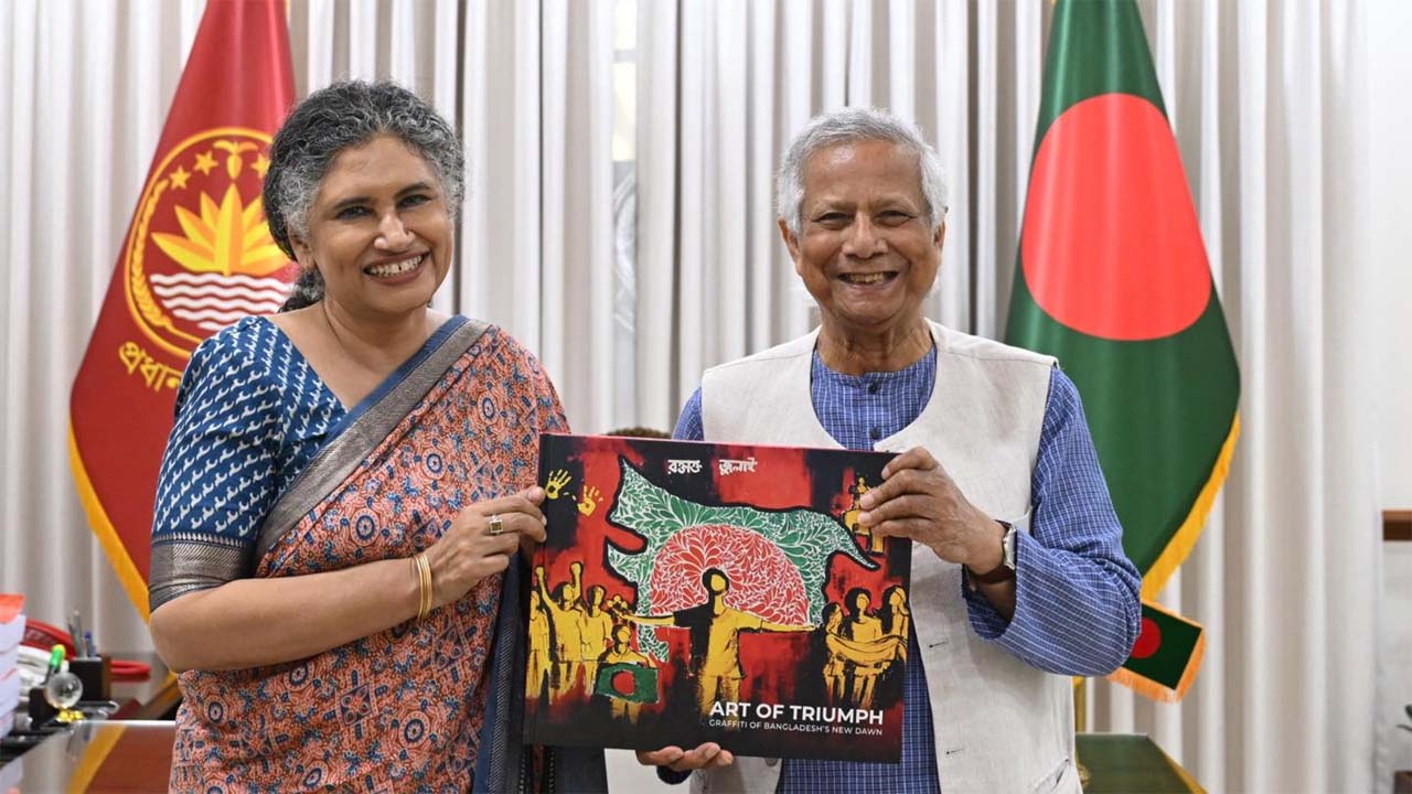 প্রধান উপদেষ্টা অধ্যাপক মুহাম্মদ ইউনূসের সাথে বিদায়ী সাক্ষাৎ করেন ওএইচসিএইচআর-এর প্রধান হুমা খান