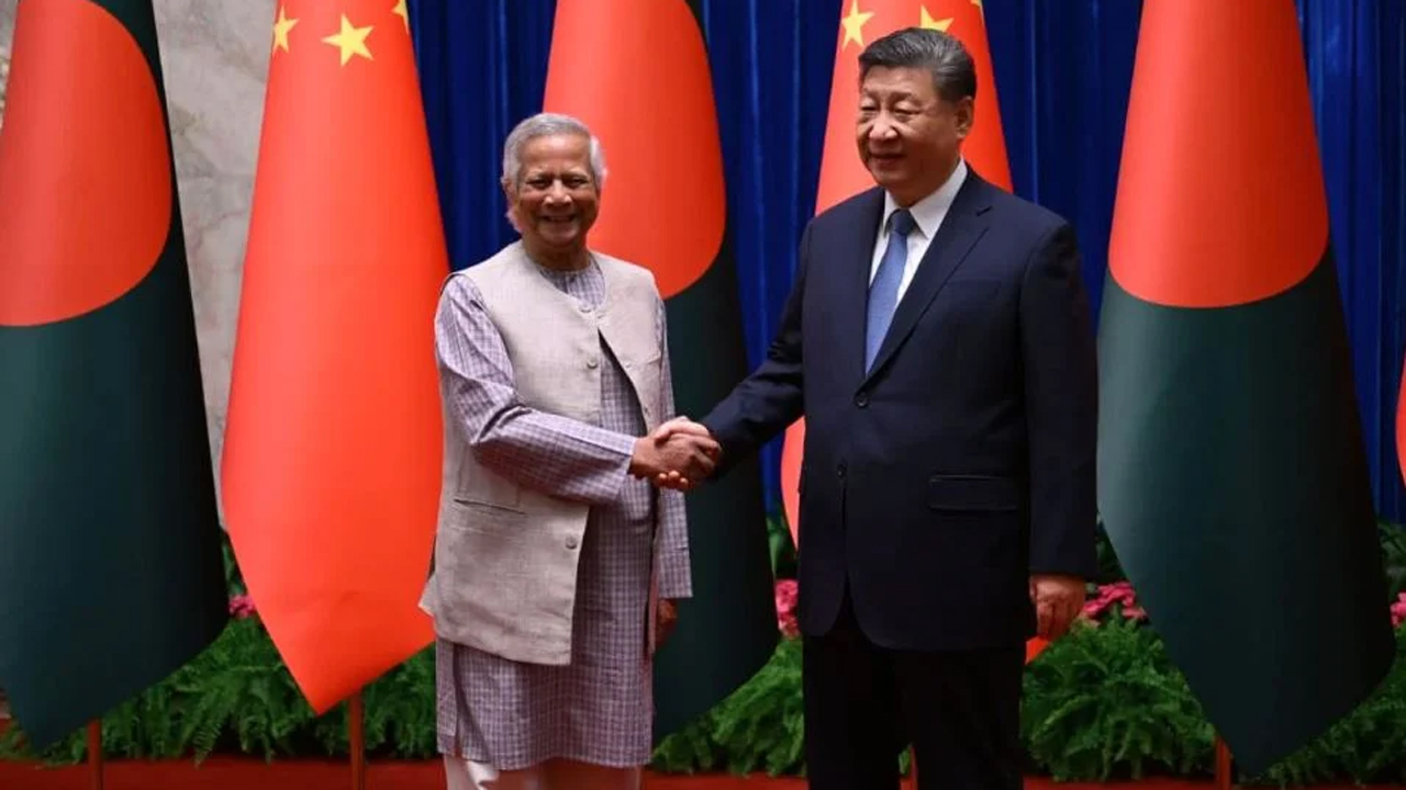 প্রধান উপদেষ্টা ড. মুহাম্মদ ইউনূস ও চীনের প্রেসিডেন্ট শি জিনপিং