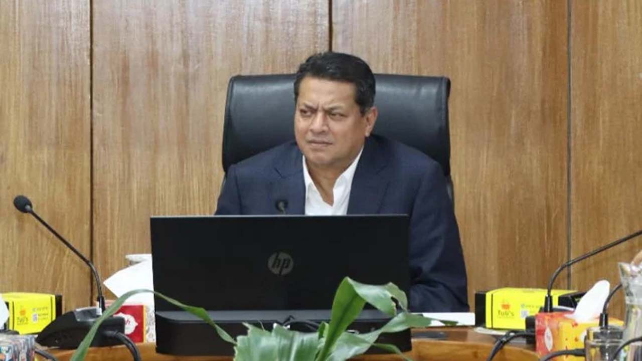 গৃহায়ন ও গণপূর্ত মন্ত্রী জাকারিয়া তাহের