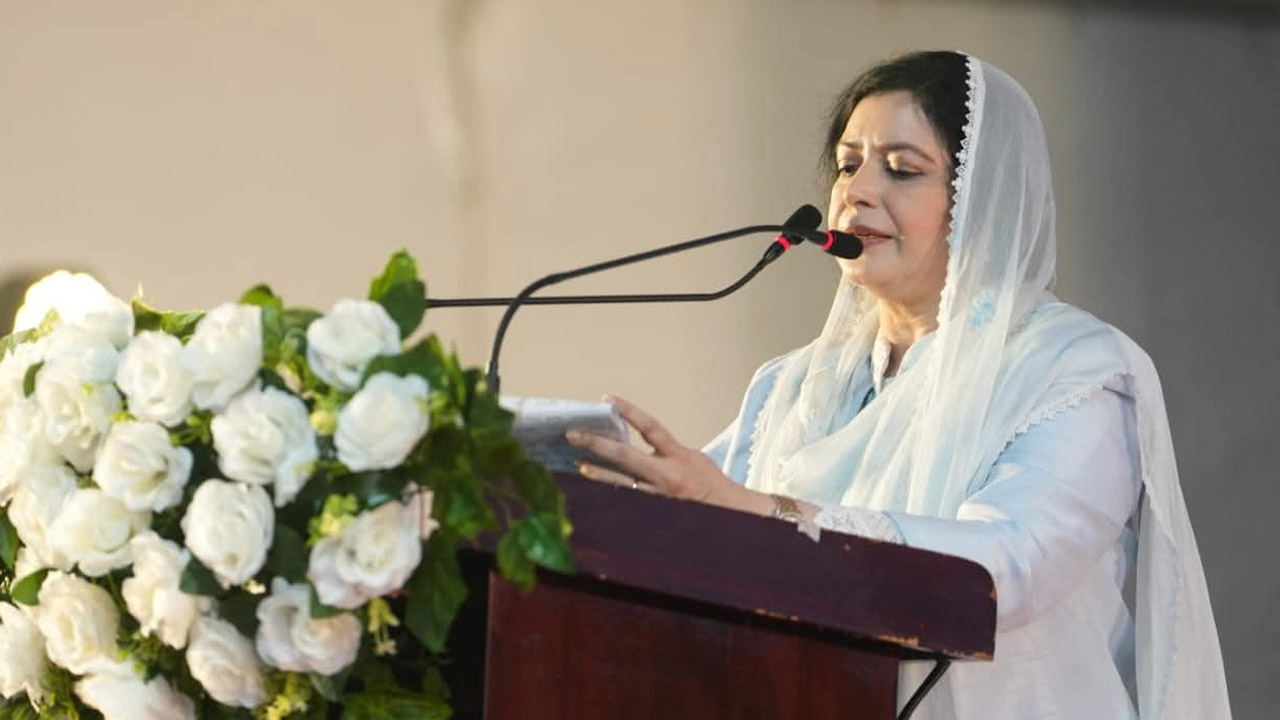 বক্তব্য রাখছেন ডা: জুবাইদা রহমান