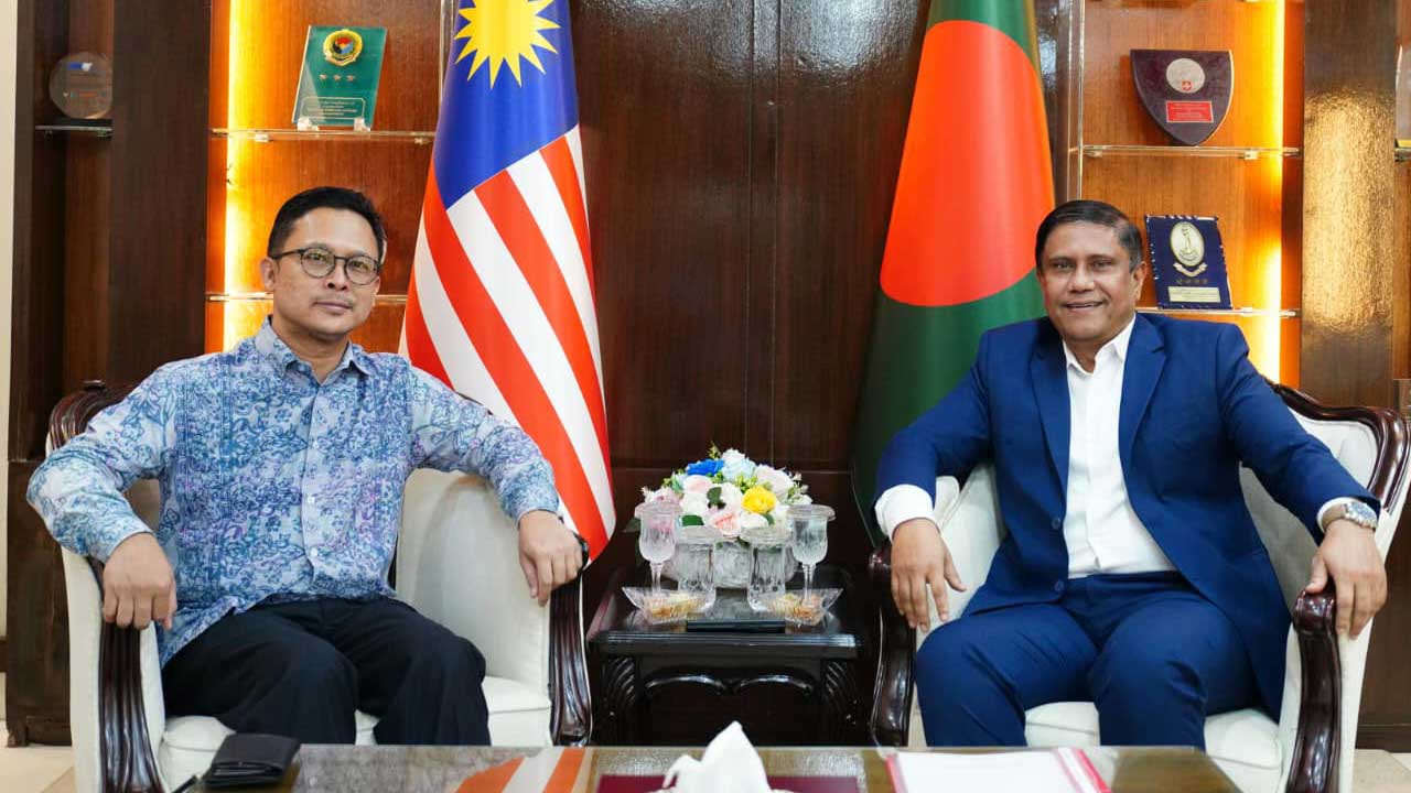 প্রধানমন্ত্রীর প্রতিরক্ষা উপদেষ্টা ব্রিগেডিয়ার জেনারেল (অব.) ড. এ কে এম শামছুল ইসলামের সাথে বাংলাদেশে নিযুক্ত মালয়েশিয়ার হাইকমিশনার মোহাম্মদ শুহাদা ওসমান সাক্ষাৎ করেছেন