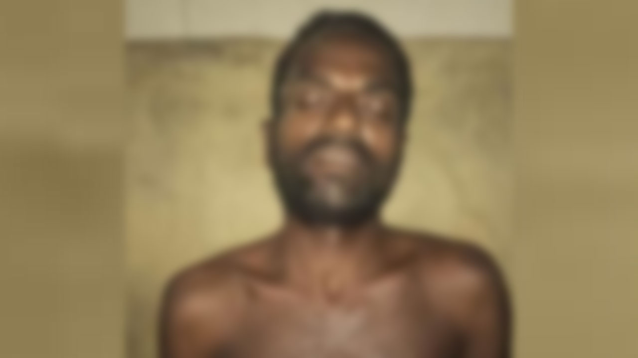 মহাসড়কে এক ব্যক্তিকে মৃত অবস্থায় পড়ে থাকতে দেখে স্থানীয়রা রামু হাইওয়ে থানার পুলিশকে খবর দেয়