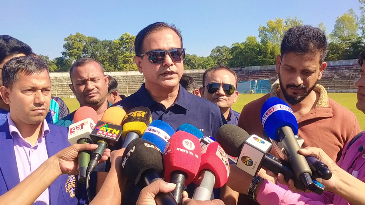 বক্তব্য রাখেন বাংলাদেশ ক্রিকেট বোর্ডের পরিচালক আসিফ আকবর