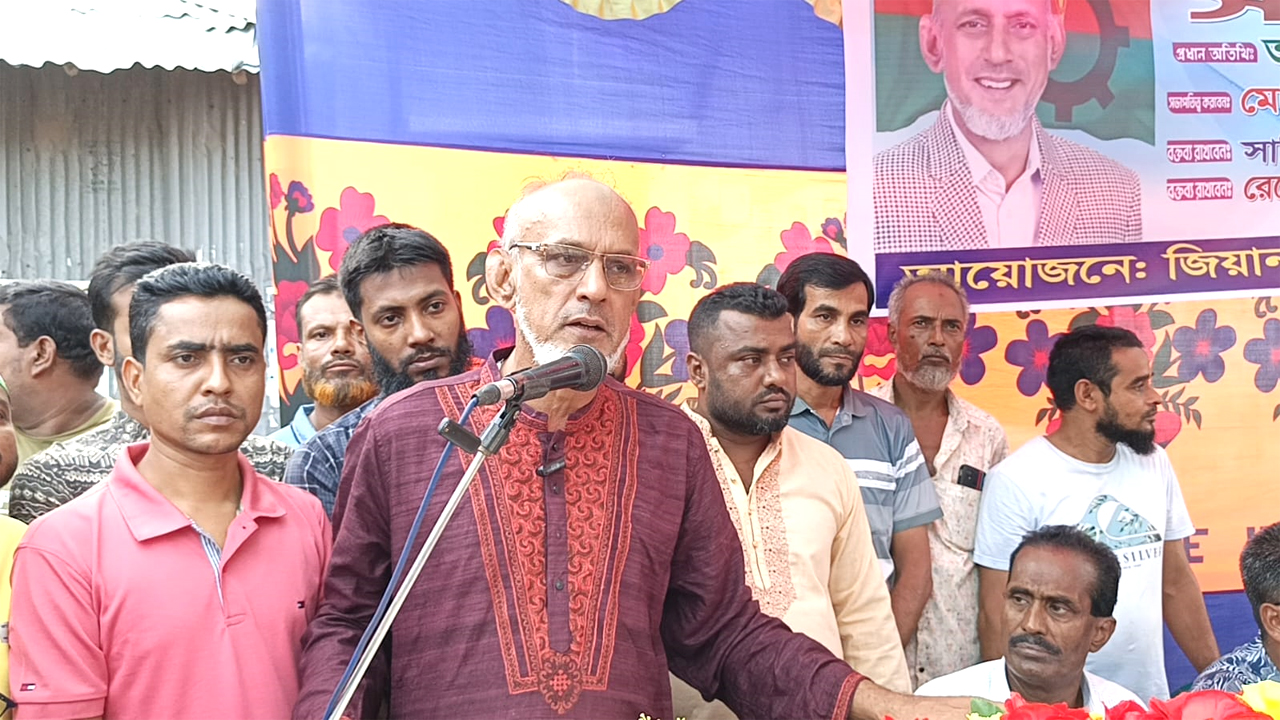 ‎বক্তব্য রাখেন অধ্যক্ষ আলমগীর হোসেন