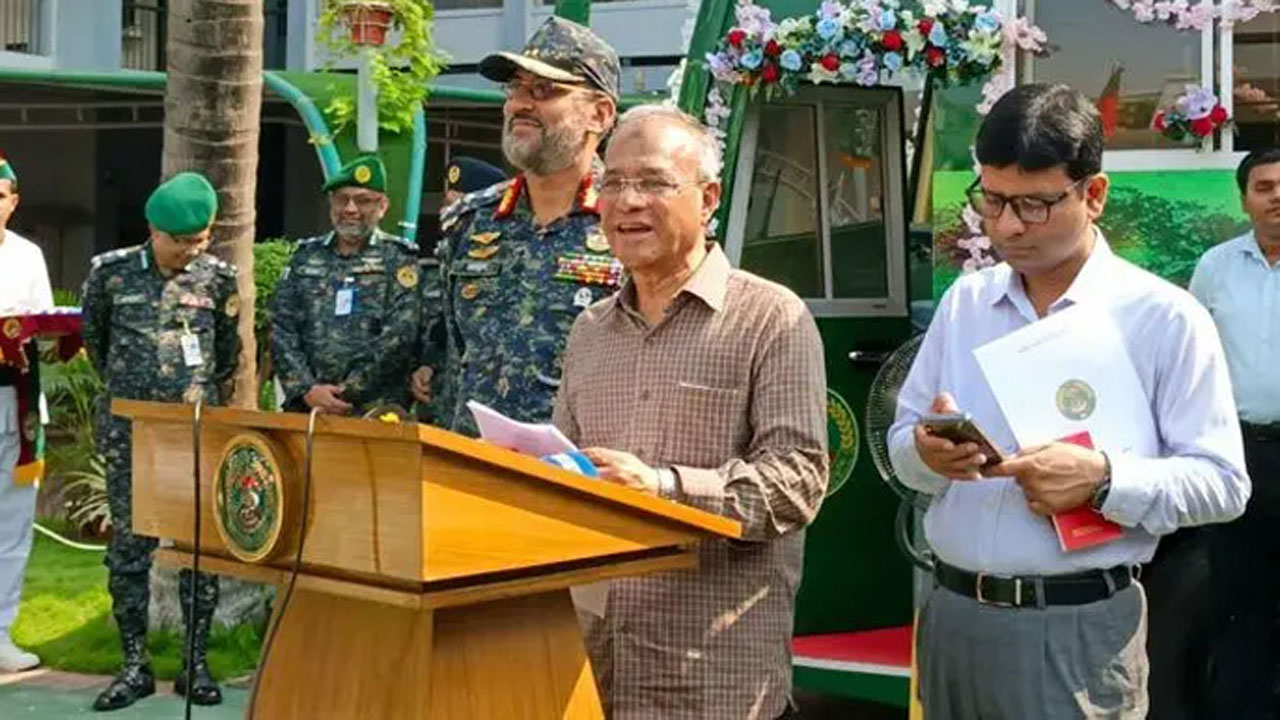 বক্তব্য দিচ্ছেন স্বরাষ্ট্র উপদেষ্টা লেফটেন্যান্ট জেনারেল (অব.) মো: জাহাঙ্গীর আলম চৌধুরী