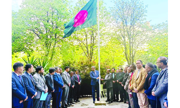 প্যারিসে বাংলাদেশ দুতাবাসে স্বাধীনতা ও জাতীয় দিবস উপদযাপন উপলক্ষে পতাকা উত্তোলন করা হয় : নয়া দিগন্ত