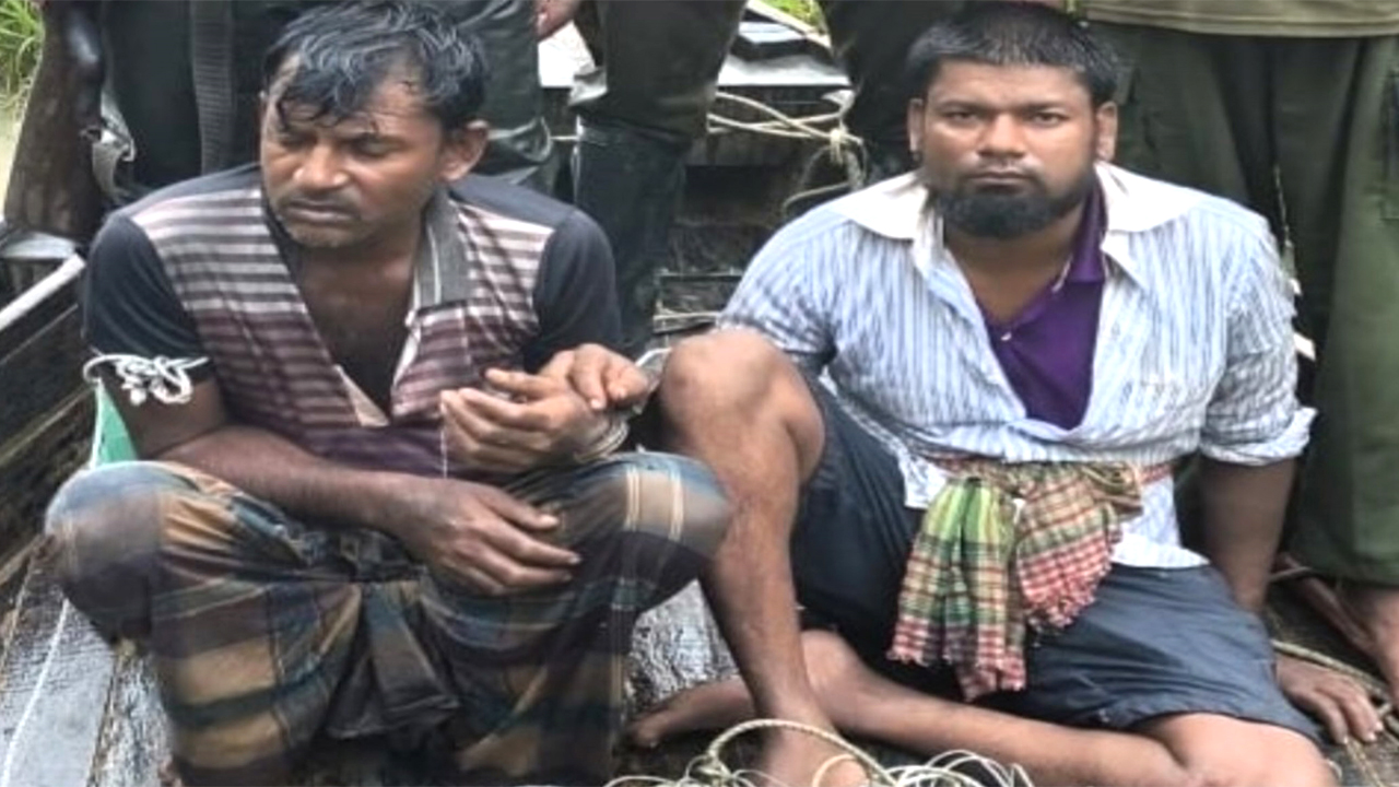 হরিণ শিকার করতে গিয়ে আটক দুই