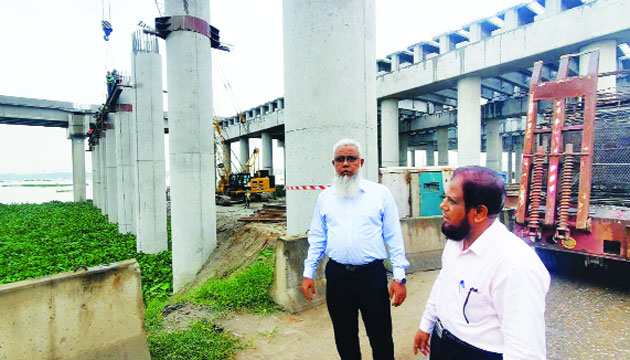 সেতু সচিব মোহাম্মদ আবদুর রউফ ঢাকা-আশুলিয়া এলিভেটেড এক্সপ্রেসওয়ে পরিদর্শন করেন