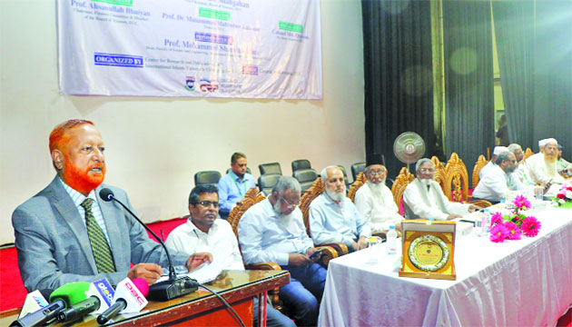 রিসার্চ এক্সিলেন্স অ্যাওয়ার্ড অনুষ্ঠানে ভিসি ড. আলী আজাদী