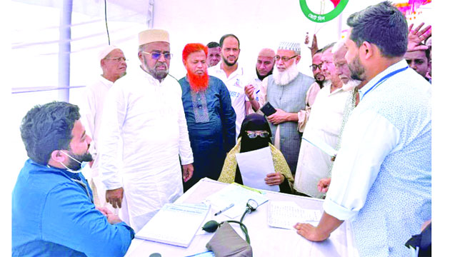 রাঙ্গুনিয়ায় ২ হাজার মানুষকে ফ্রি চিকিৎসাসেবা দিলেন ডা: এ টি এম রেজাউল করিম