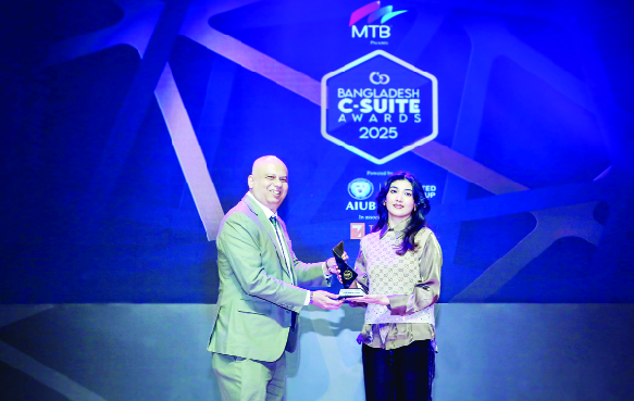 বাংলাদেশ সি-স্যুট অ্যাওয়ার্ডসের ‘সিইও অব দ্য ইয়ার’ হলেন ওয়ালটন মাইক্রো- টেকের নিশাত তাসনিম শুচি