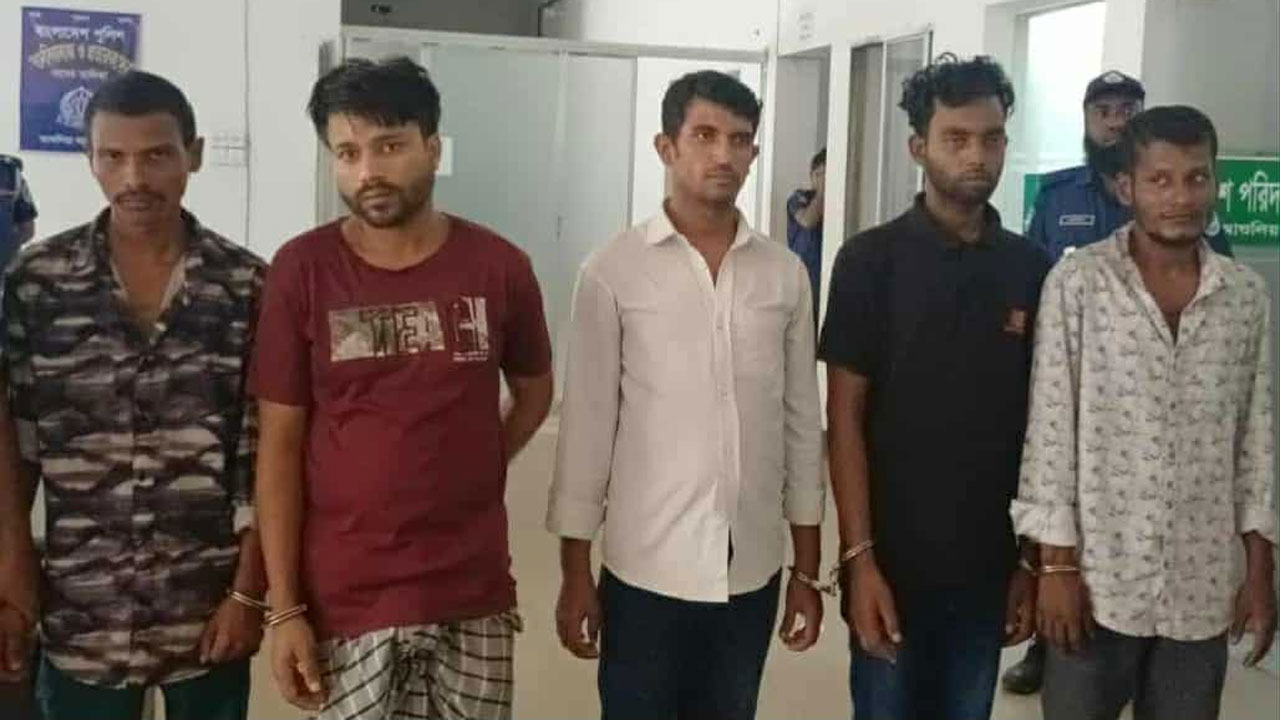গ্রেফতারকৃত পাঁচজন