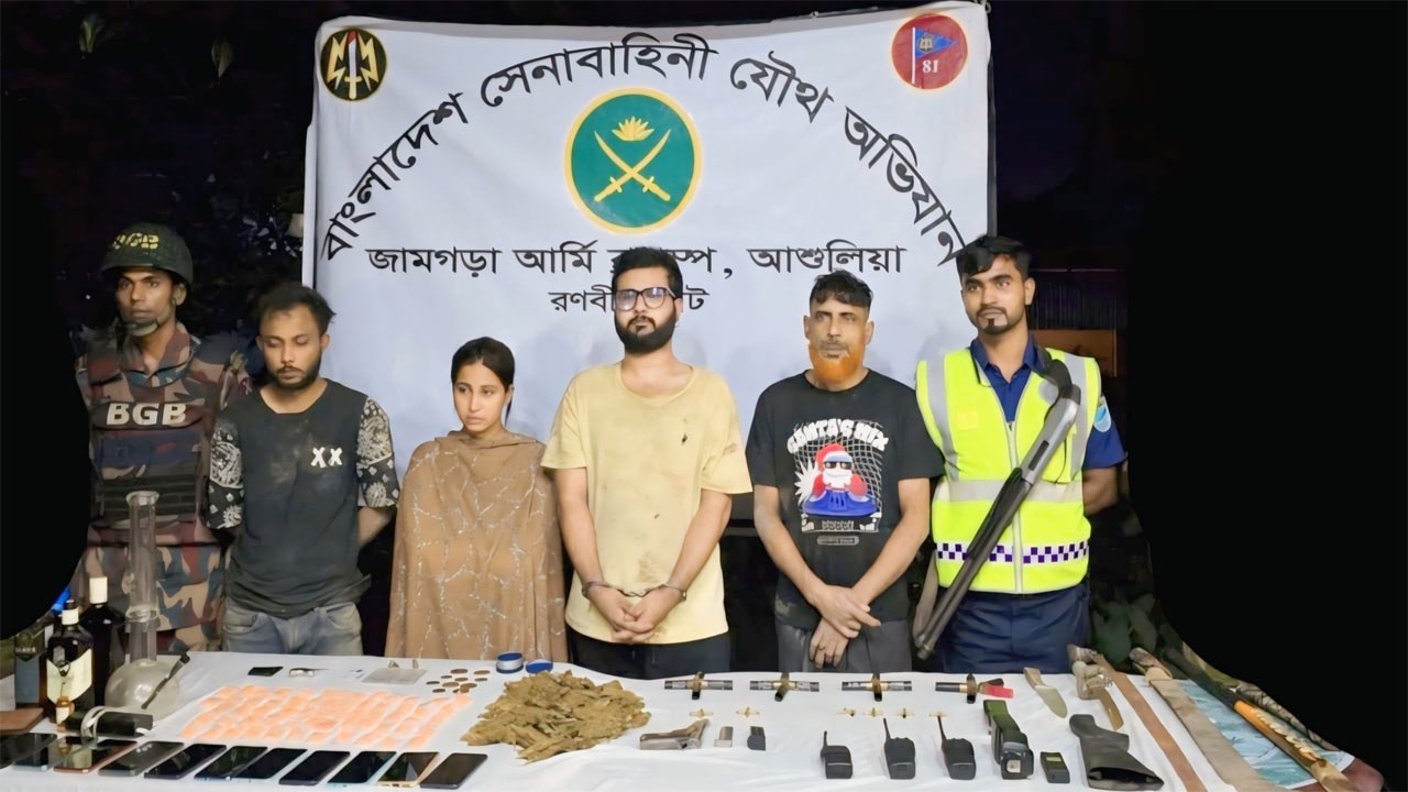 আশুলিয়ায় মাদক ও অস্ত্রসহ গ্রেফতার ৭