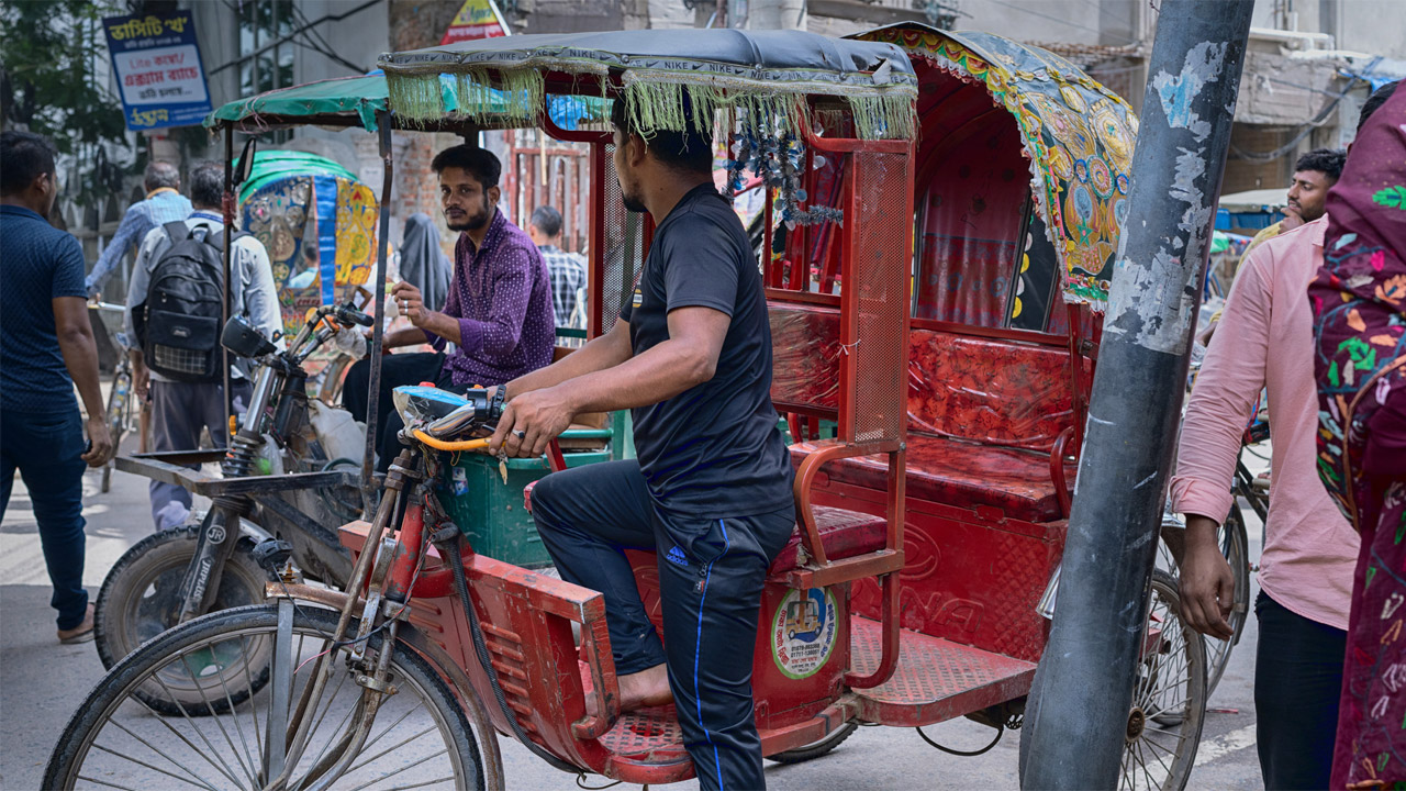 সারাদেশে ব্যাটারিচালিত যান পরিচালনায় সুনির্দিষ্ট নির্দেশনা আসবে বলে জানিয়েছেন সড়ক পরিবহন ও সেতুমন্ত্রী শেখ রবিউল আলম