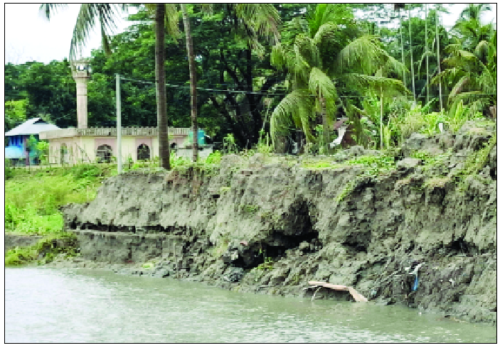 ঝুঁকি এড়ানোর বাঁধই ঝুঁকিতে ৩ চরে নেই সুরক্ষা বাঁধ