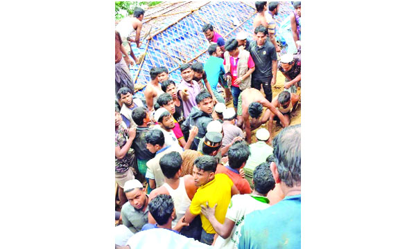 উখিয়ায় রোহিঙ্গা ক্যাম্পে  পাহাড় ধসে নিহত ১১