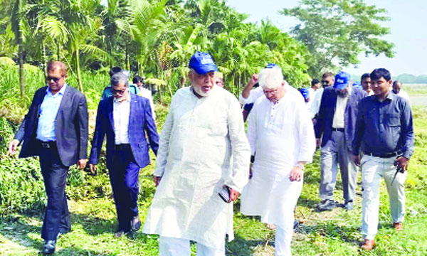 বিদ্যুৎ জ্বালানি খনিজস¤পদ উপদেষ্টা ফাওজুল কবির খান, গৃহায়ন ও গণপূর্ত উপদেষ্টা আদিলুর রহমান এবং বাণিজ্য উপদেষ্টা শেখ বশির উদ্দিন গতকাল ভোলা পরিদর্শন করেন