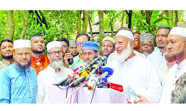 সিলেট সদর উপজেলায় নৃশংস হত্যার শিকার শিশু ফাহিমার পরিবারের সাথে সাক্ষাৎ শেষে স্থানীয়দের উদ্দেশে বক্তব্য রাখেন ডা: শফিকুর রহমান  : নয়া দিগন্ত