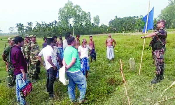 লালমনিরহাটের পাটগ্রাম সীমান্তে জিরো লাইনে বিএসএফ খুঁটি গাড়তে গেলে বিজিবির সদস্যরা তীব্র প্রতিবাদ জানান : নয়া দিগন্ত